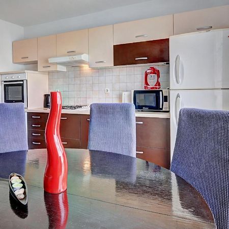 Lina Apartment Pula Luaran gambar
