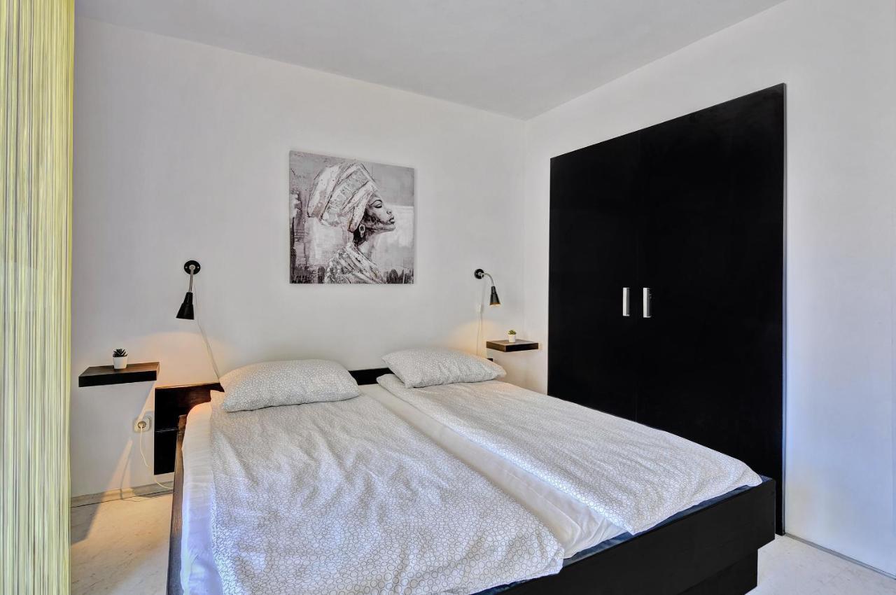 Lina Apartment Pula Luaran gambar