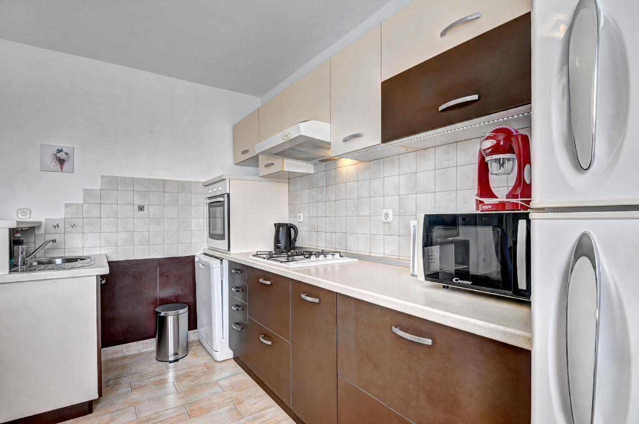 Lina Apartment Pula Luaran gambar
