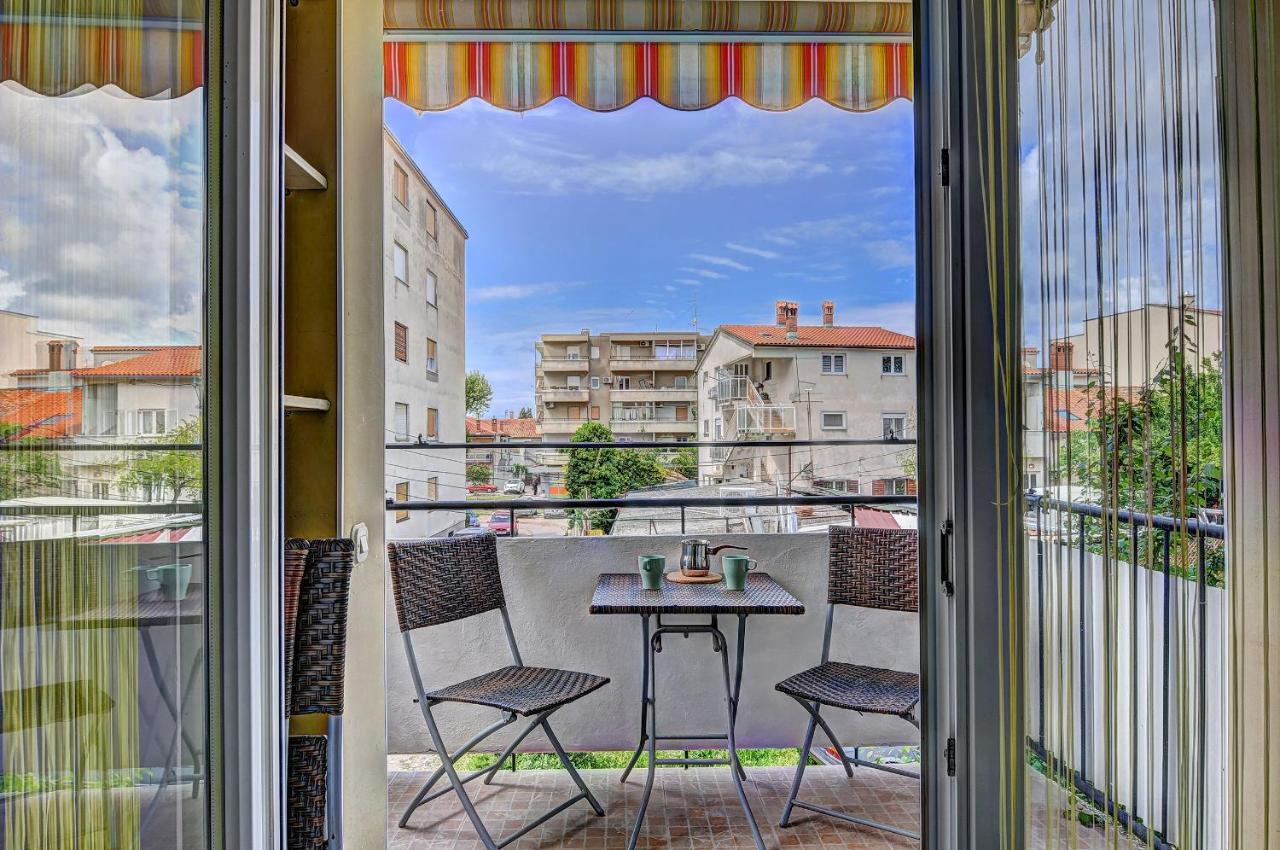 Lina Apartment Pula Luaran gambar